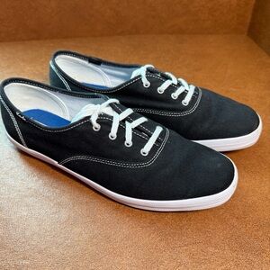 Keds Black and White Canvas lace up Oxford shoes women size 9